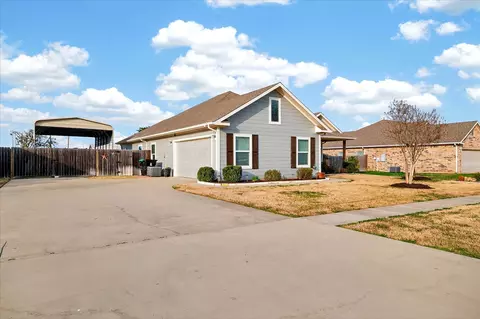 Exterior - 800 E Northside Dr, Pilot Point, TX 76258 photo 2 of 13