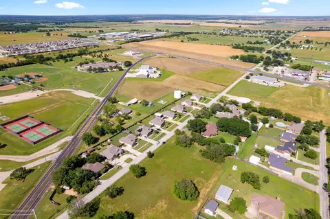 View/Area - 800 E Northside Dr, Pilot Point, TX 76258 photo 1 of 1