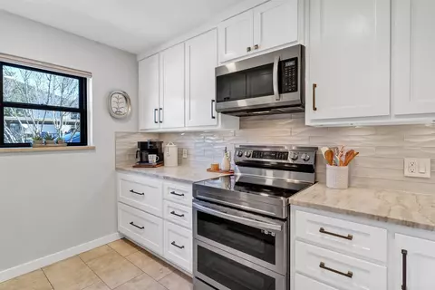 Kitchen - 3033 Hells Gate Loop #E103, Strawn, TX 76475 photo 4 of 4