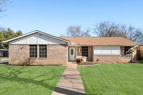 5301 School Hill Cir, Arlington, TX 76017