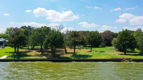 1801 Fox Hollow Ln, Kemp, TX 75143