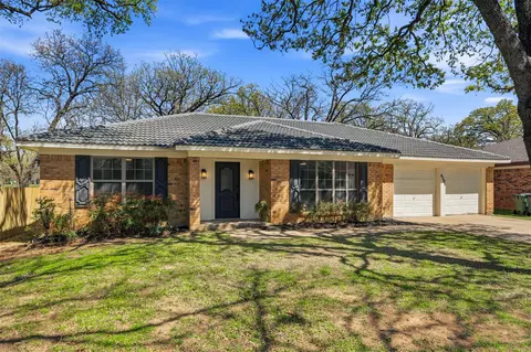 4205 W Pleasant Forest St, Arlington, TX 76015
