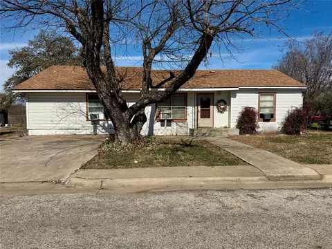 131 Nueva Dr, Brady, TX 76825