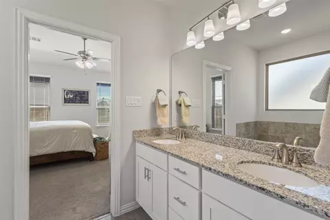 Bath - 551 Ruthye Ln, Pilot Point, TX 76258 photo 2 of 4