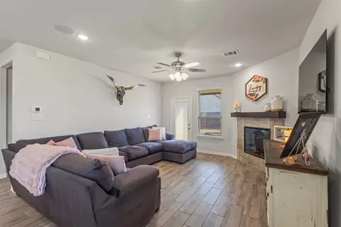 Living - 551 Ruthye Ln, Pilot Point, TX 76258 photo 2 of 3