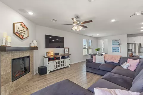 Living - 551 Ruthye Ln, Pilot Point, TX 76258 photo 3 of 3