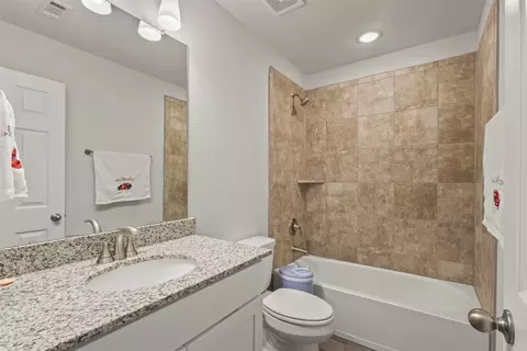 Bath - 551 Ruthye Ln, Pilot Point, TX 76258 photo 3 of 4