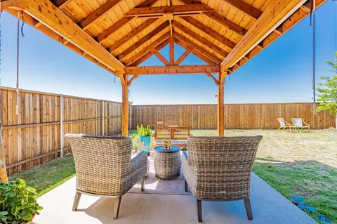 562 Water Valley Dr, Lavon, TX 75166