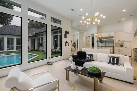 4373 W Northwest Hwy, Dallas, TX 75220