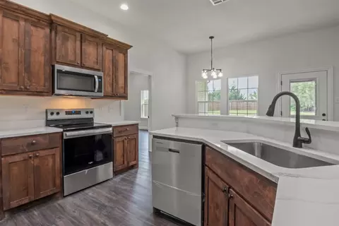 905 W Cardinal St, Ector, TX 75439 photo 8