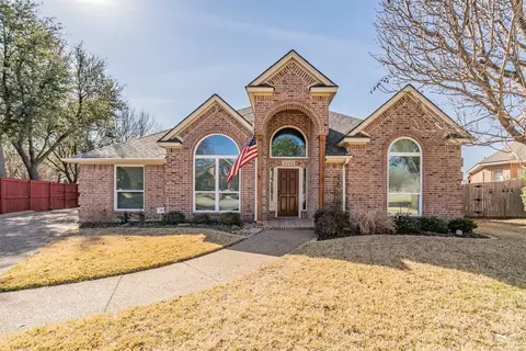 3108 Creekwood Ct, Bedford, TX 76021