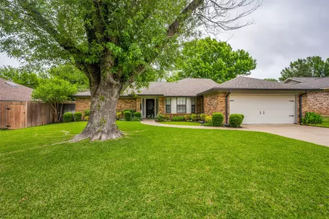 7312 Hialeah Cir W, North Richland Hills, TX 76182