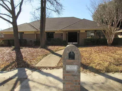 302 Cardinal Creek Dr, Duncanville, TX 75137
