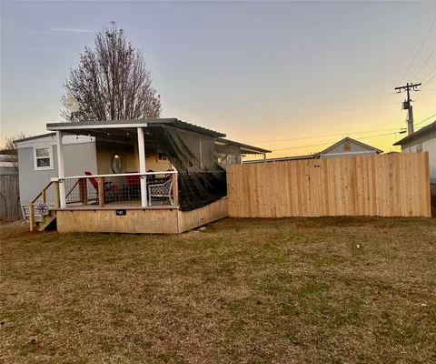 2334 Sanbar Rd #81, Graford, TX 76449