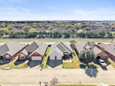 942 Cresthill Dr #20, Cedar Hill, TX 75104