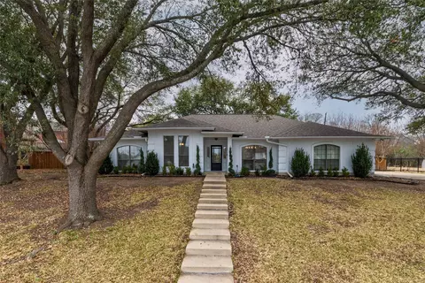 21 Cliffside Dr, Edgecliff Village, TX 76134