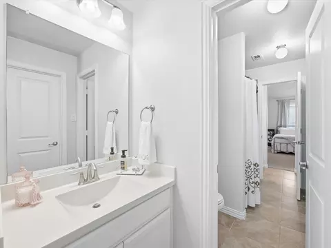 Bath - 6524 Elderberry Way, Argyle, TX 76226 photo 4 of 4