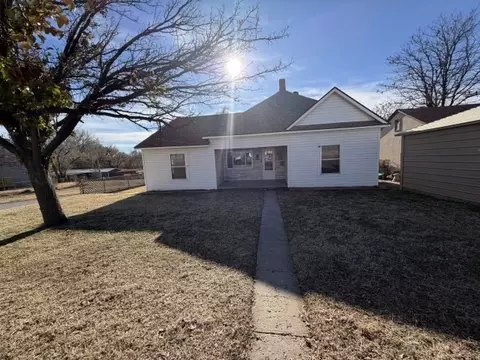 822 Santa Fe Ave, Canadian, TX 79014