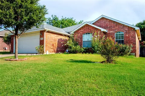 3202 Cliff Oaks Dr, Corinth, TX 76210