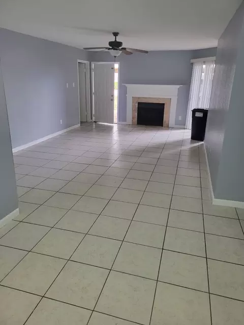 9700 Leawood Blvd #1111, Houston, TX 77099