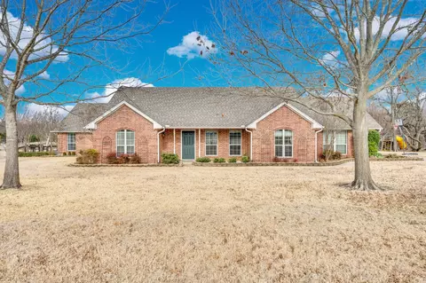 211 Walker Ct N, Waxahachie, TX 75167