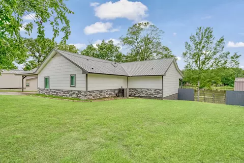 1205 Lakeside Dr, Fort Towson, OK 74735