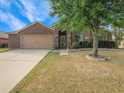 216 Wolf Dr, Forney, TX 75126