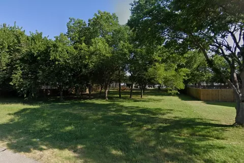 1307 Carroll Ave, Carrollton, TX 75006