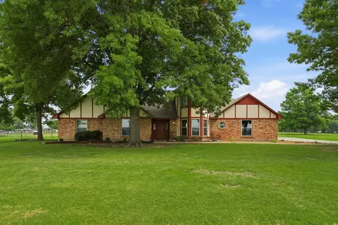 11303 Southwind Pl, Krum, TX 76249