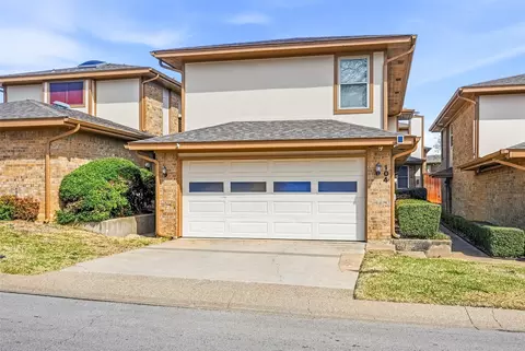104 Morrow Dr, Bedford, TX 76021