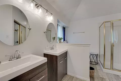 470 Chestnut Ln, Desoto, TX 75115