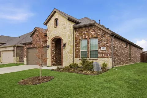 10407 Twisting Springs Dr, Aubrey, TX 76227