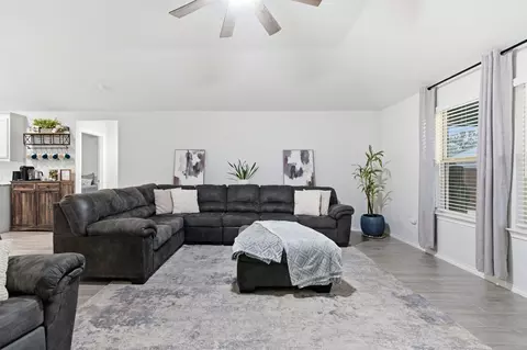 437 Falcon Way, Azle, TX 76020