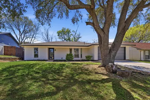 2211 Sierra Dr, Grapevine, TX 76051