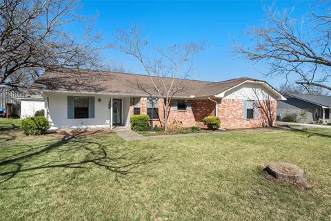 107 Elmore Dr, Woodway, TX 76712