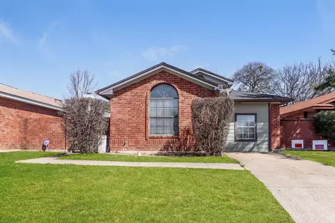 4713 Poppy Dr E, Fort Worth, TX 76137