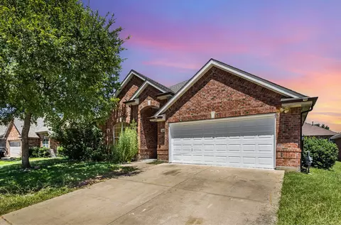 601 Valencia Dr, Arlington, TX 76002