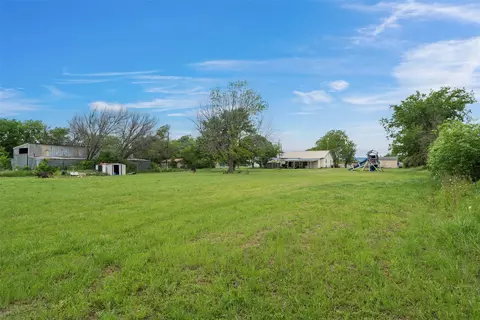 1020 E Jefferson Ave, Whitney, TX 76692