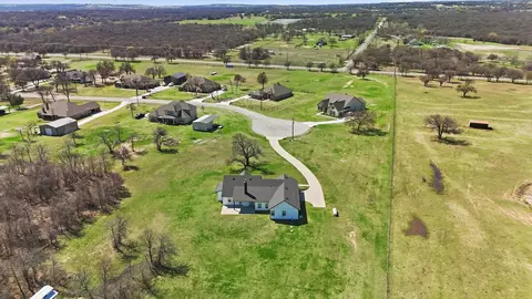 420 Zonaverde Ct, Poolville, TX 76487