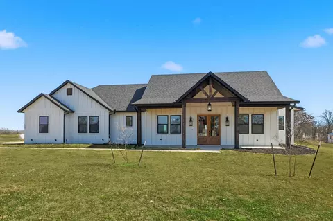 420 Zonaverde Ct, Poolville, TX 76487