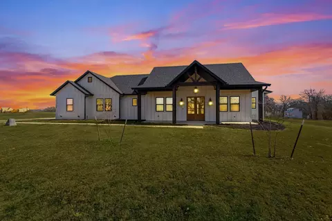 420 Zonaverde Ct, Poolville, TX 76487
