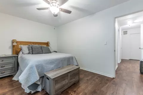 Bedroom - 1500 Lake Shore Dr #404, Waco, TX 76708 photo 1 of 4