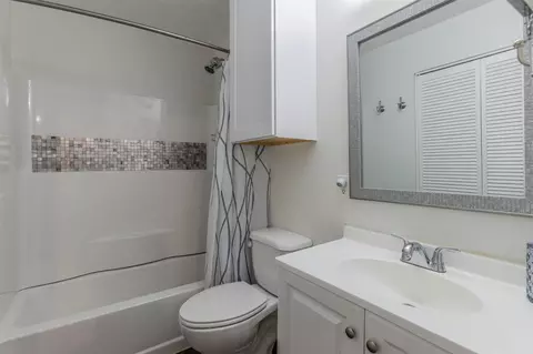 Bath - 1500 Lake Shore Dr #404, Waco, TX 76708 photo 1 of 2