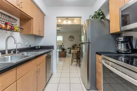 Kitchen - 1500 Lake Shore Dr #404, Waco, TX 76708 photo 2 of 2