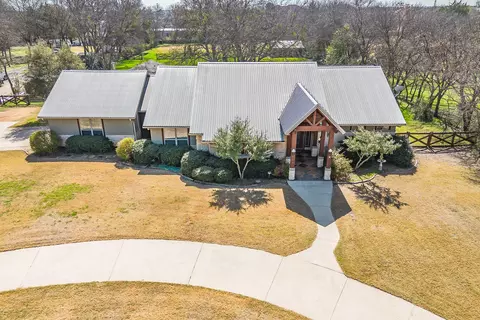 1040 Sherman Dr, Cedar Hill, TX 75104
