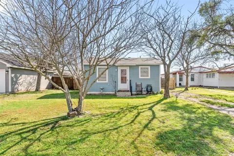 1231 W Bishop St, Weatherford, TX 76086