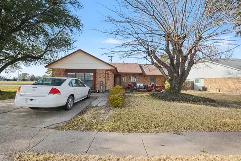 1108 Savannah Dr, Ennis, TX 75119