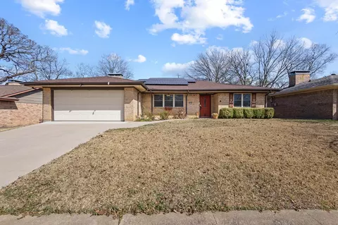 2329 Diana Dr, Sherman, TX 75092