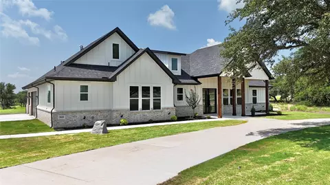 2020 Collin St, Weatherford, TX 76085