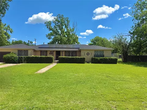 409 10th, Nocona, TX 76255